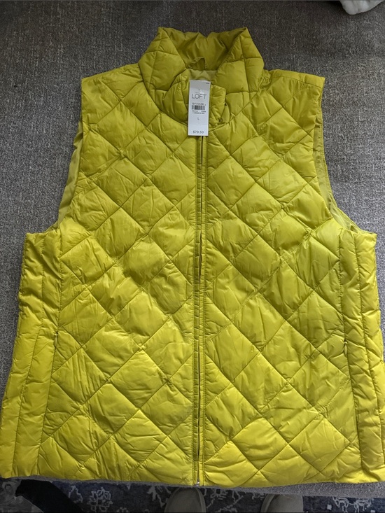 LOFT Jackets & Blazers - Ann Taylor LOFT puffer vest Size Large